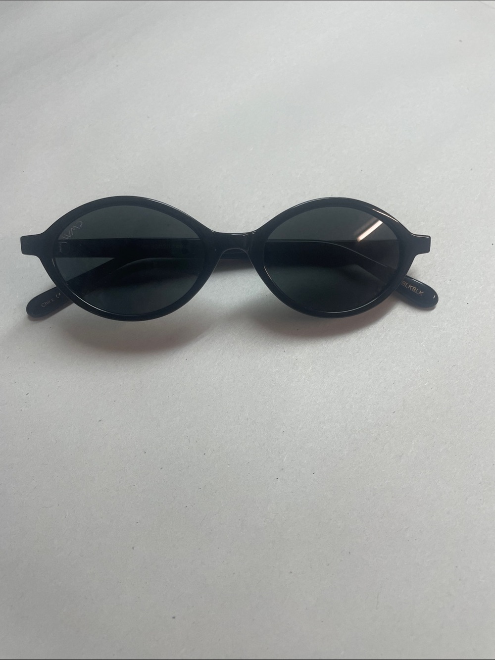 Women's Black Oval Sunglasses - Sleek Everyday Shades
